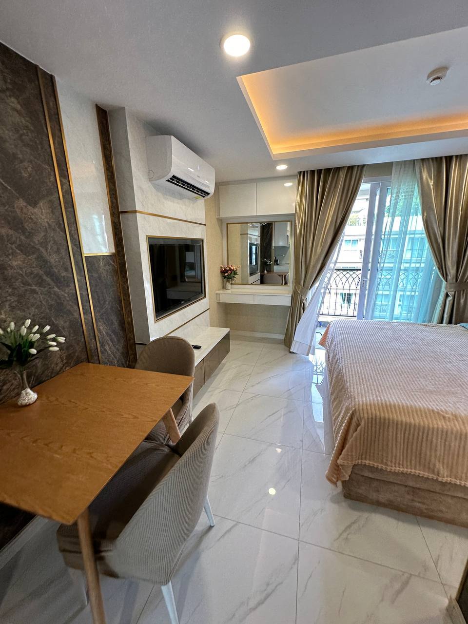 Dusit Grand Park 2 — студия