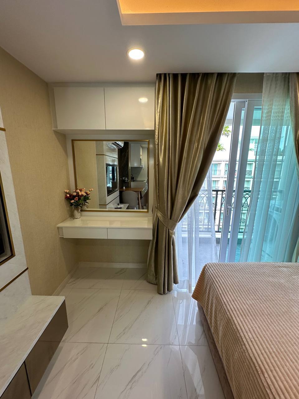 Dusit Grand Park 2 — студия