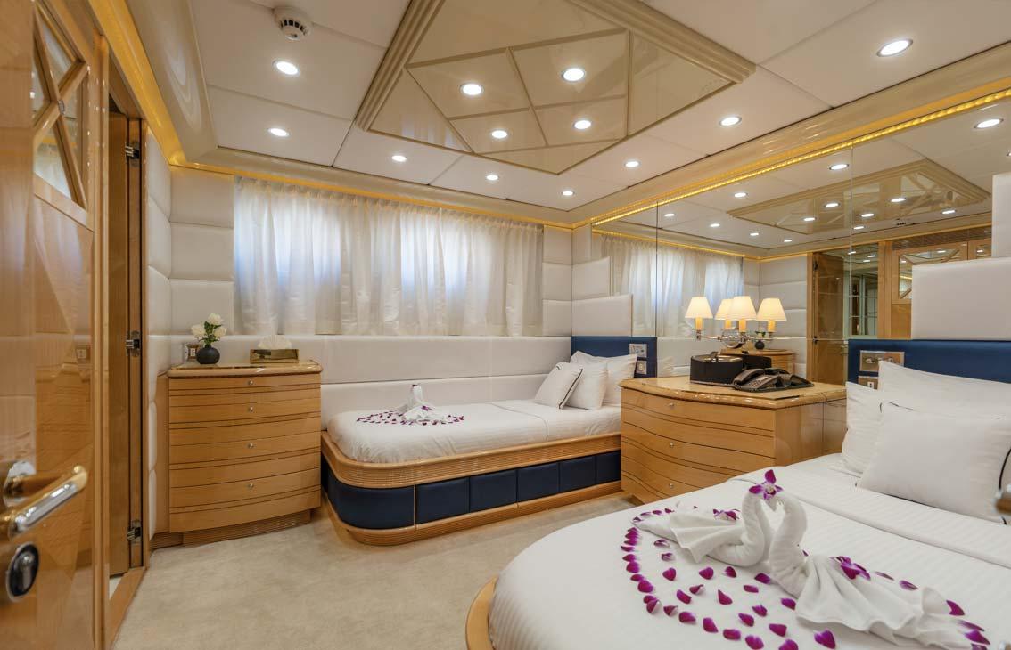 Heesen 129ft (Lady Azul)