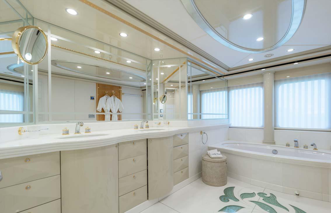 Heesen 129ft (Lady Azul)