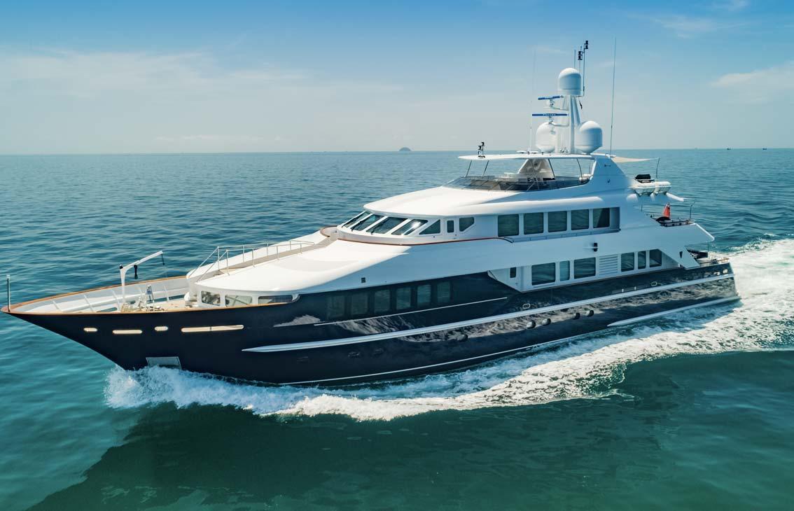 Heesen 129ft (Lady Azul)